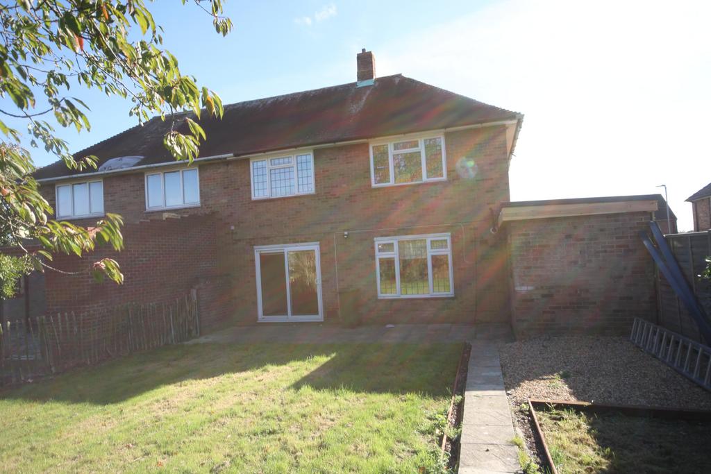 Roebuck Close, Farley Hill, Luton, LU1 3 bed semidetached house £