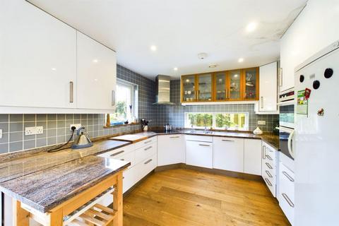 4 bedroom detached house for sale, Walton on the Hill