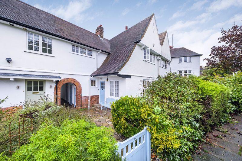 Temple Fortune Hill, Hampstead Garden Suburb, NW11 3 bed house for sale