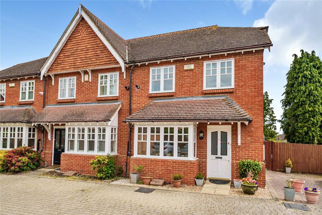 Walnut Tree Place, Send, Woking, Surrey, GU23 3 bed end of terrace