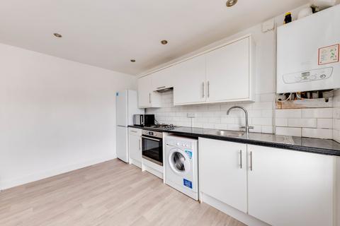 2 bedroom flat to rent - Farnley Road, South Norwood