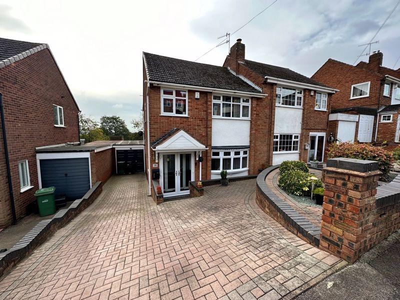 Longfellow Road, Lower Gornal DY3 3 bed semidetached house for sale