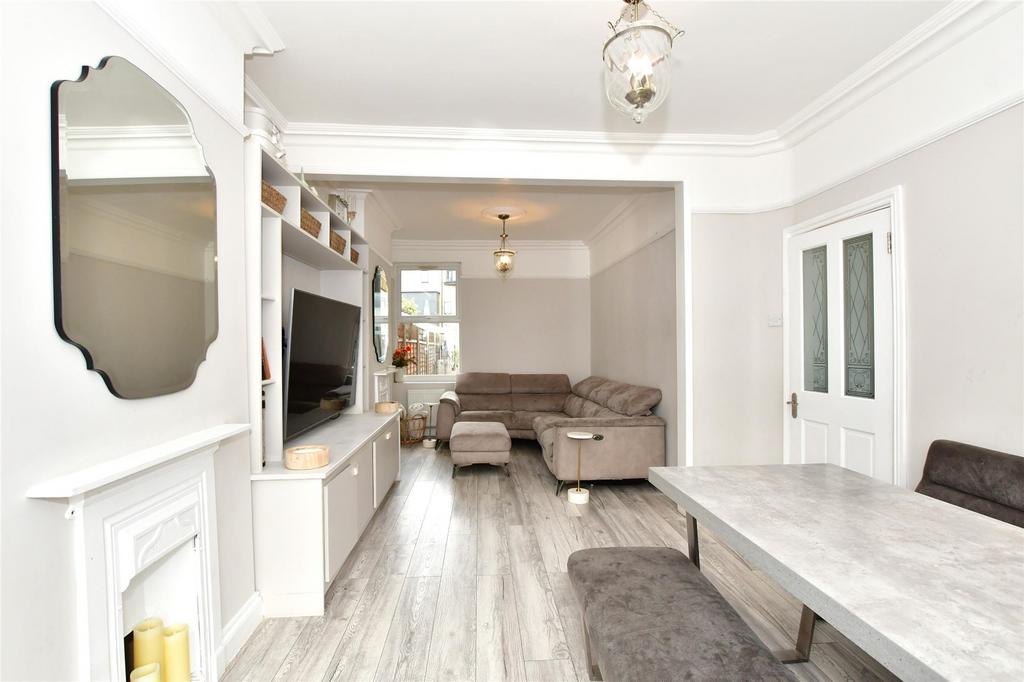 Lounge/Dining Room