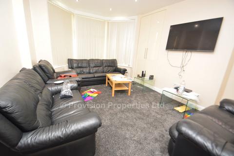 8 bedroom semi-detached house to rent, St. Michaels Villas, Headingley LS6