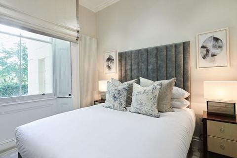 1 bedroom apartment to rent, Kensington Gardens Square, Kensington