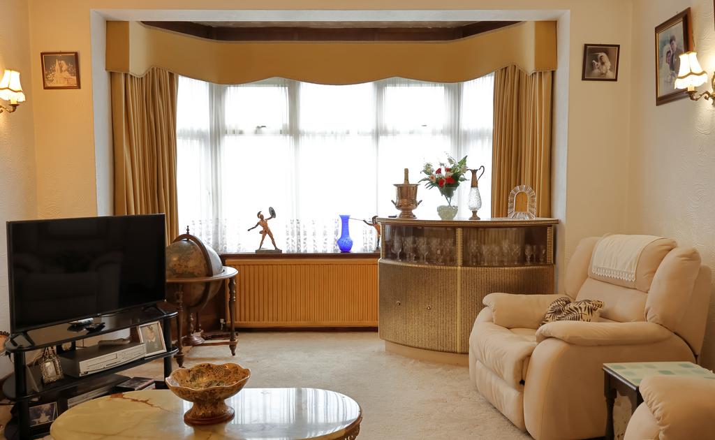 Perth Road, Ilford IG2 3 bed terraced house for sale £625,000