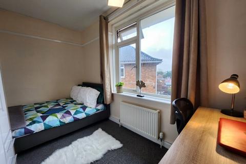 1 bedroom in a house share to rent, Marlpit Lane - UFR