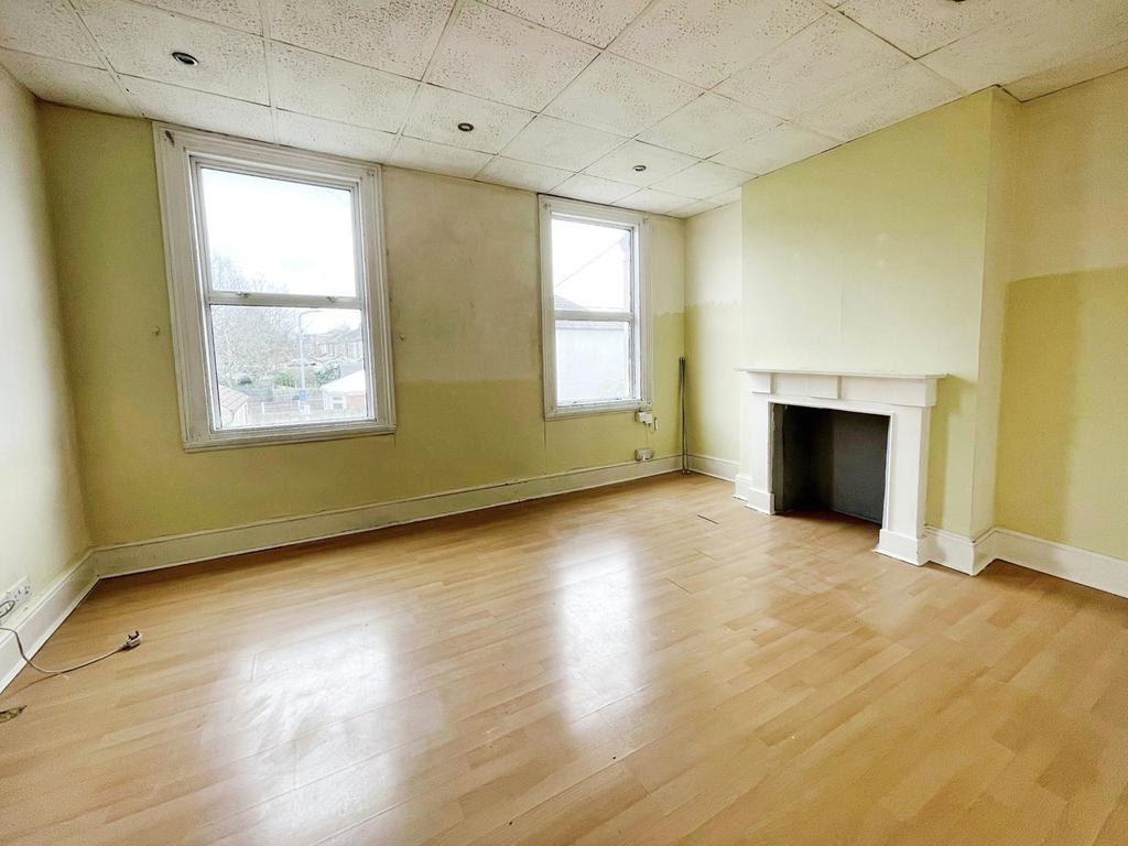 Wanstead Park Road, ILFORD, IG1 2 bed block of apartments for sale £