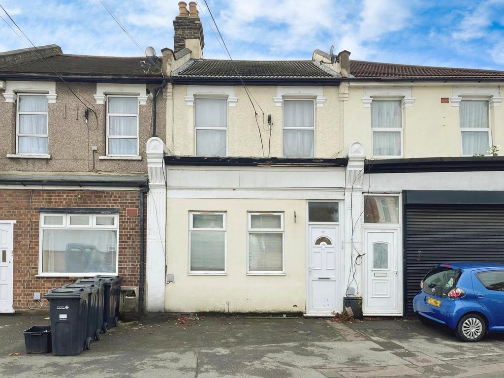 Wanstead Park Road, ILFORD, IG1 2 bed block of apartments for sale £