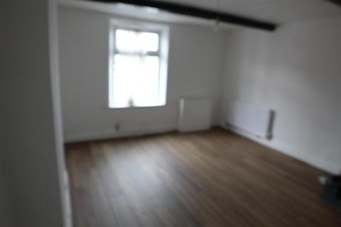 2 bedroom house to rent, Bolton Old Road, Manchester M46