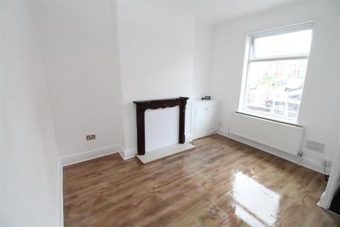 2 bedroom house to rent, Goulder Road, Manchester M18