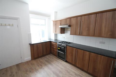 2 bedroom house to rent, Goulder Road, Manchester M18