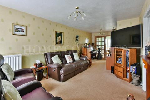 4 bedroom semi-detached house for sale, Oulton Crescent, Potters Bar, EN6