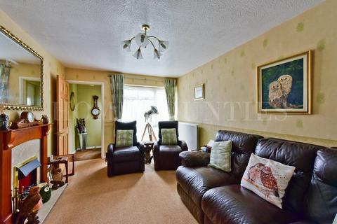 4 bedroom semi-detached house for sale, Oulton Crescent, Potters Bar, EN6