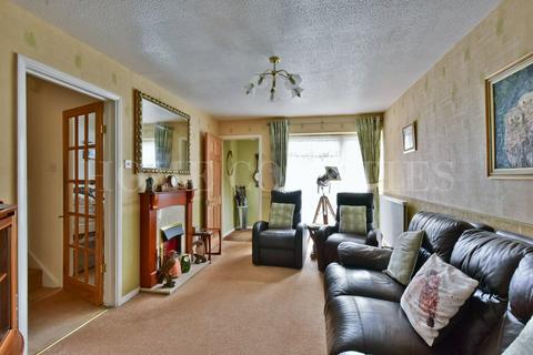 4 bedroom semi-detached house for sale, Oulton Crescent, Potters Bar, EN6