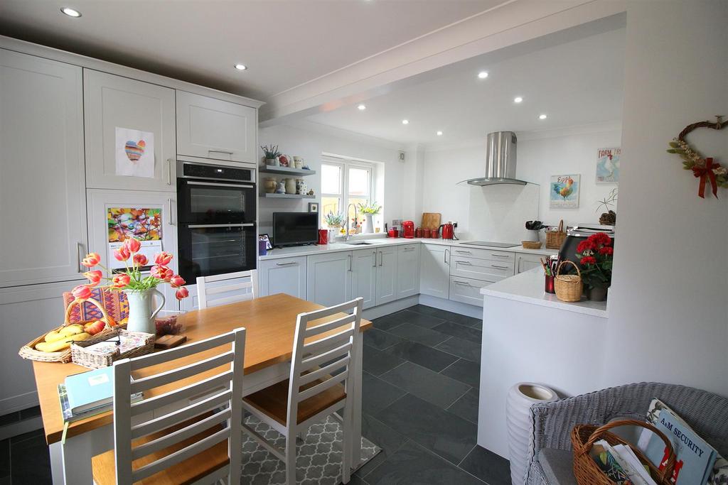 Trematon Farm Mews, Trematon, Saltash 4 bed detached house for sale £