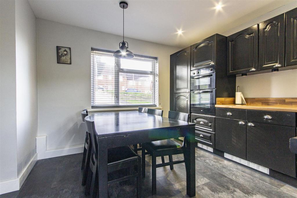 Walgrove Avenue, Chesterfield 4 bed semidetached house for sale £180,000