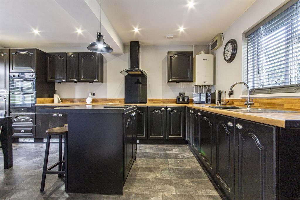 Walgrove Avenue, Chesterfield 4 bed semidetached house for sale £180,000