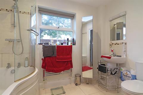 Flat 16, Sycamore Court Brook Road, Redhill, RH1 6BQ