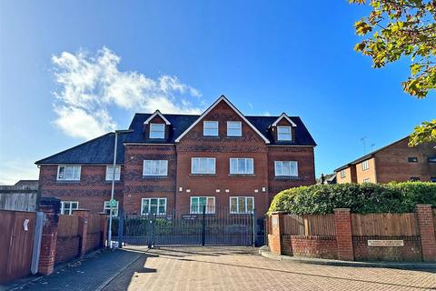 Flat 16, Sycamore Court Brook Road, Redhill, RH1 6BQ