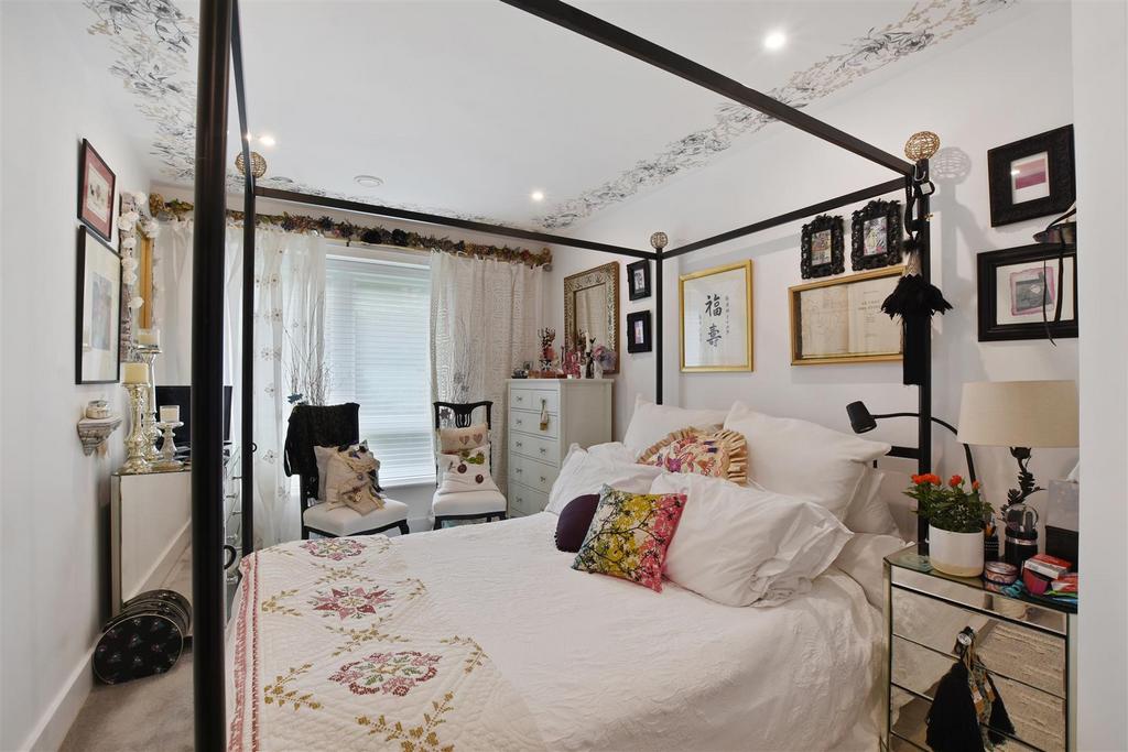02-5eb7 GCMCS - 5 Spring Hill House - Bedroom -Origi