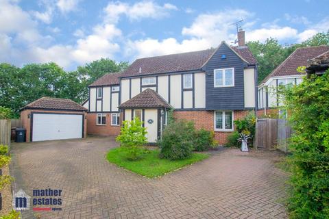 5 bedroom detached house for sale, Chalkdown, Stevenage