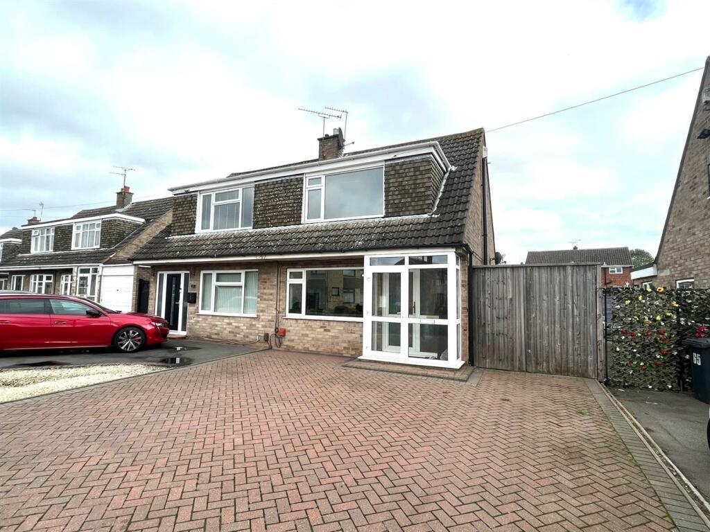 Gallagher Road, Bedworth 3 bed property £1,100 pcm (£254 pw)