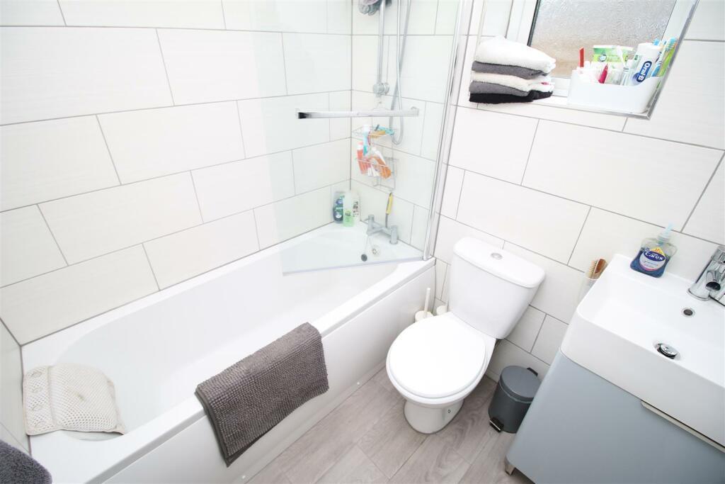 Gallagher Road, Bedworth 3 bed property £1,100 pcm (£254 pw)
