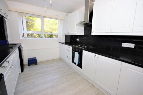 3 bedroom flat for sale, Stokes House, Sutherland Avenue, Bexhill-on-Sea, TN39