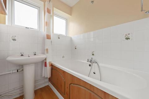 33 Embassy Gardens, Beckenham, BR3 1HF