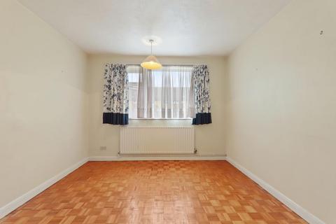 33 Embassy Gardens, Beckenham, BR3 1HF