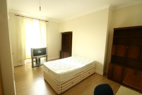4 bedroom maisonette to rent, Heaton Road, Heaton, NE6