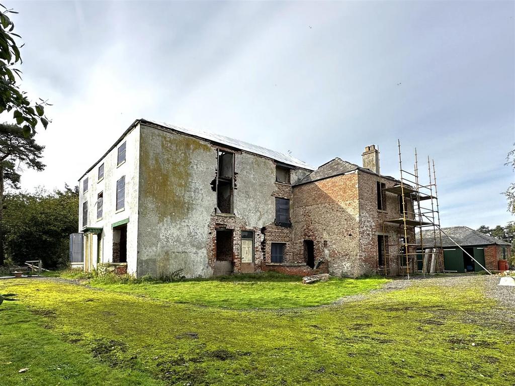 High Street, Luddington, Scunthorpe 9 bed manor house for sale £350,000