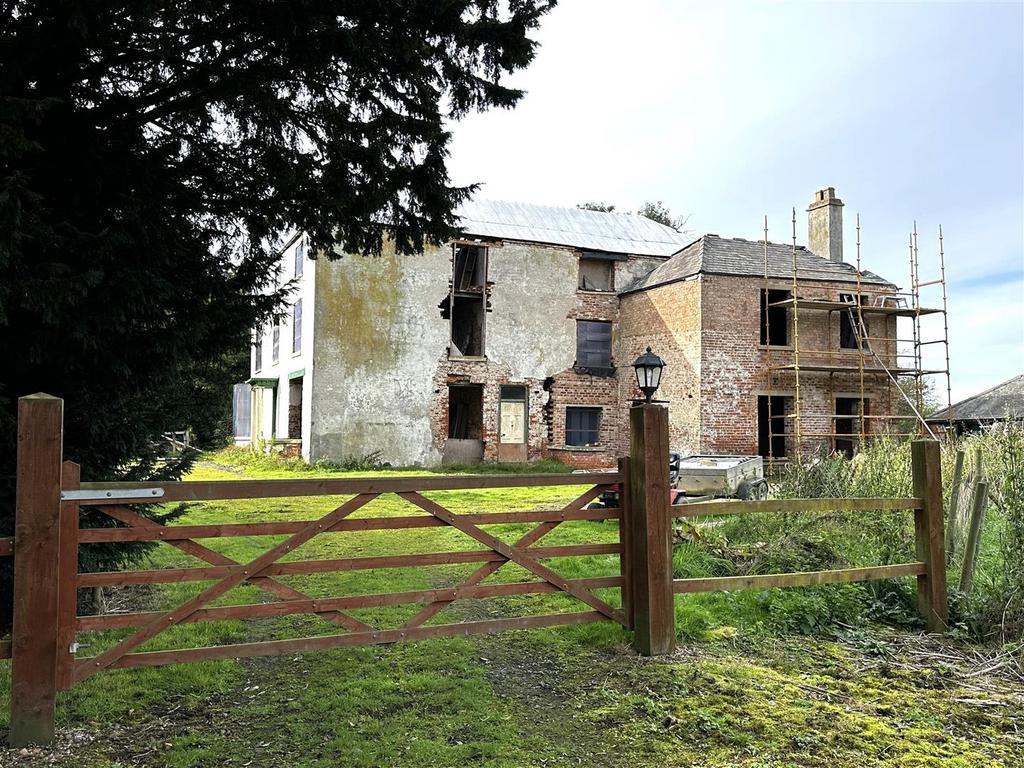 High Street, Luddington, Scunthorpe 9 bed manor house for sale £350,000