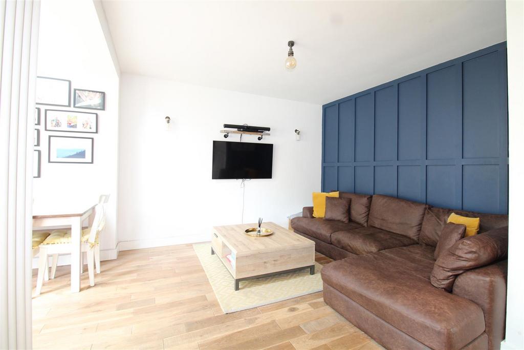 Chawn Hill, Stourbridge 3 bed semidetached house £425,000