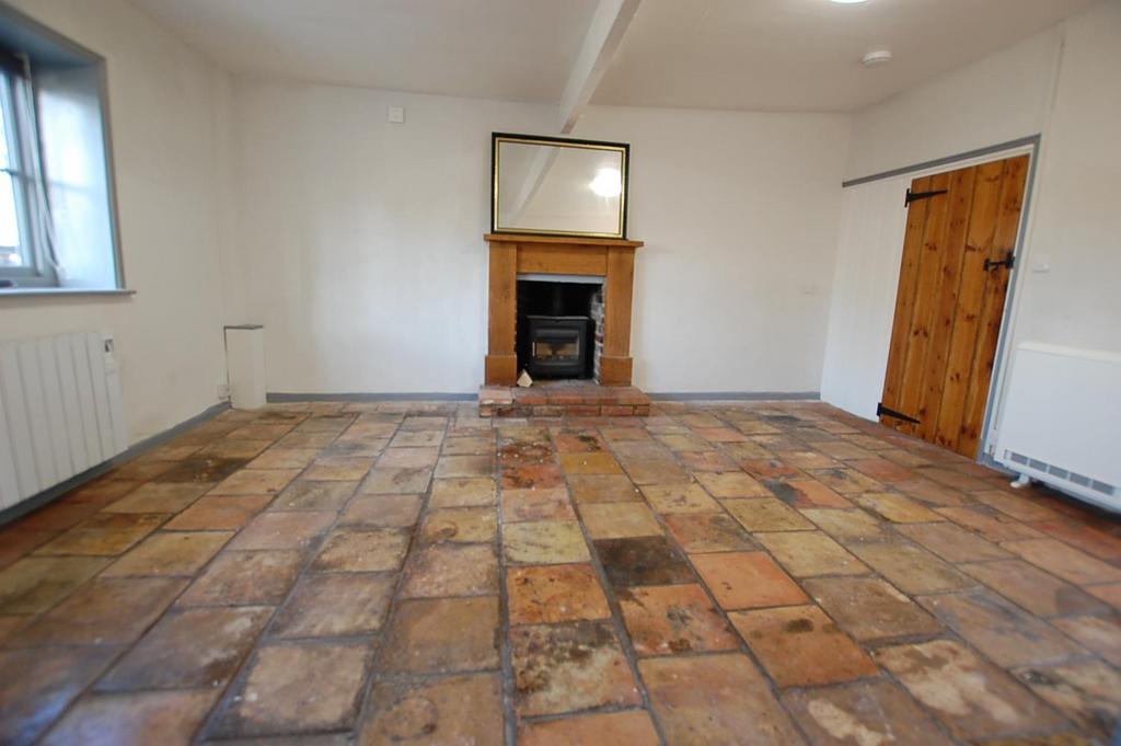 Marshgate, North Walsham 2 bed semidetached house to rent £900 pcm (£208 pw)