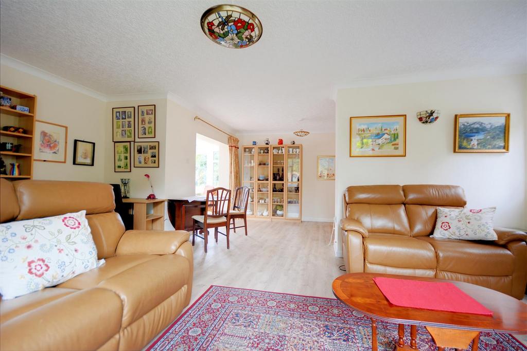 Living Room 5.jpeg