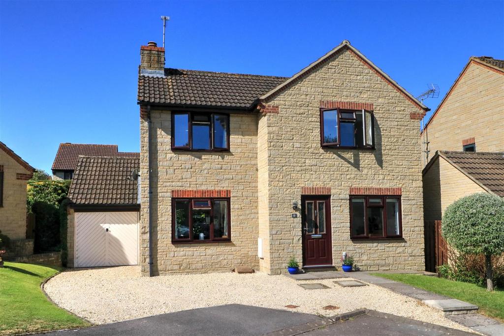 12 Ron Golding Close, Malmesbury 3 bed detached house £425,000