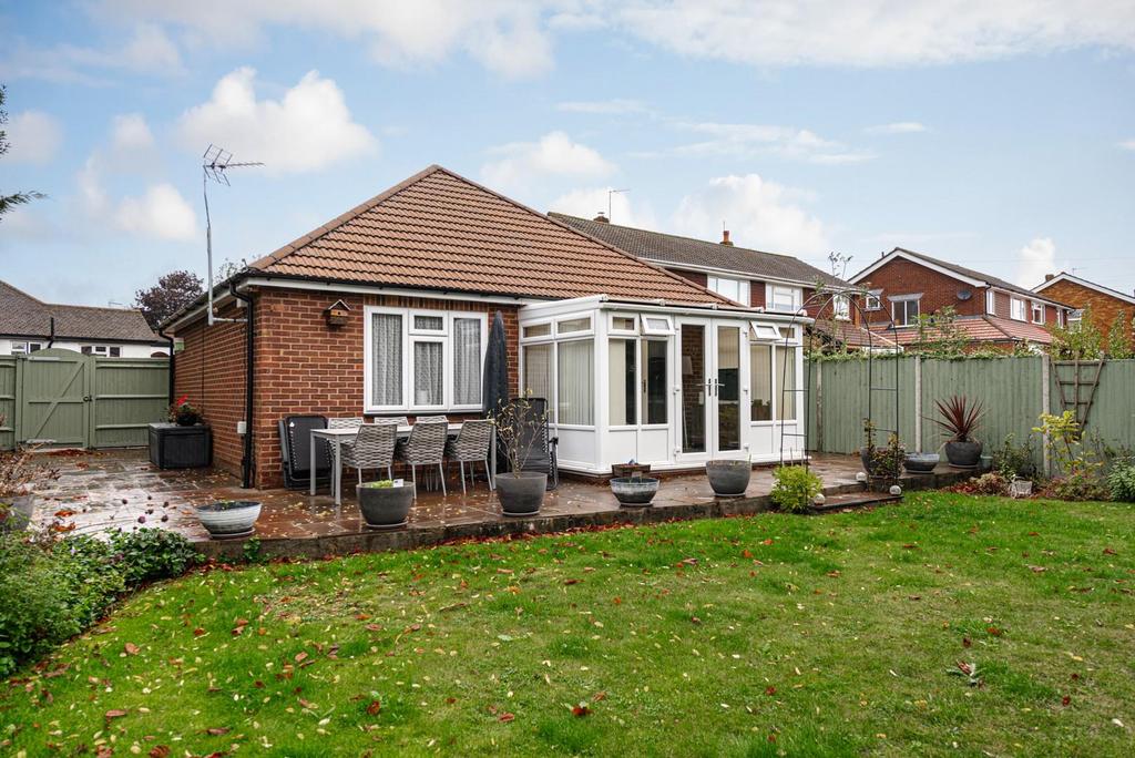 Fairlawn Grove, Banstead 2 bed detached bungalow for sale £600,000