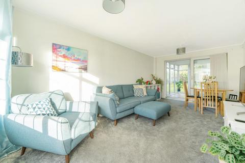 16 Law Close, Wetherby, LS22 7FB