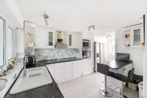 16 Law Close, Wetherby, LS22 7FB