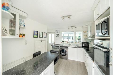 16 Law Close, Wetherby, LS22 7FB
