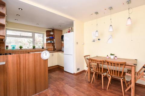 2 bedroom flat for sale, Lechmere Road, London NW2