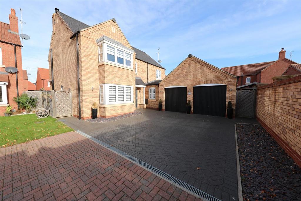 Stable Way, Kingswood, Hull 4 bed detached house for sale £400,000