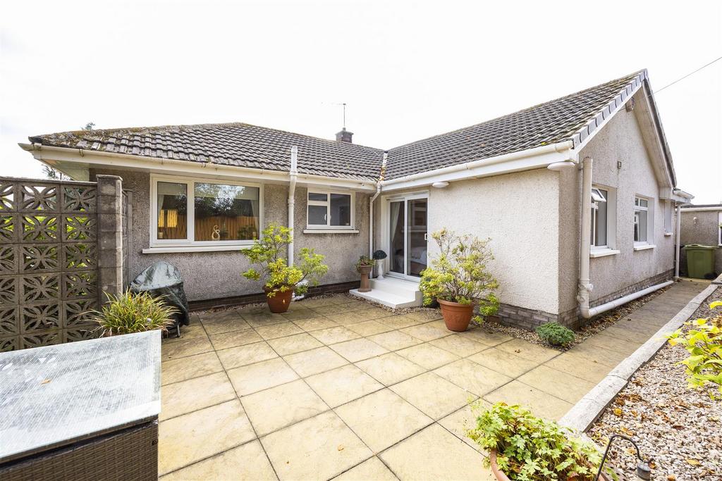 Quarry Drive, Kirkintilloch, Glasgow 4 bed detached bungalow for sale