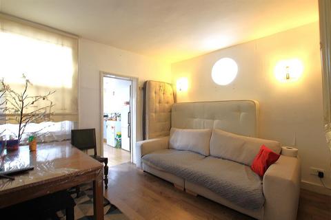 2 bedroom end of terrace house for sale, Albion Road, Hounslow TW3