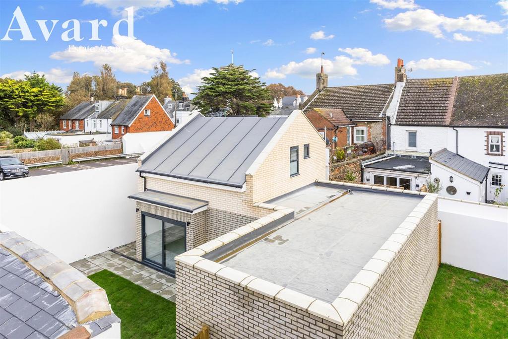 John Street, ShorehamBySea BN43 3 bed detached house £650,000