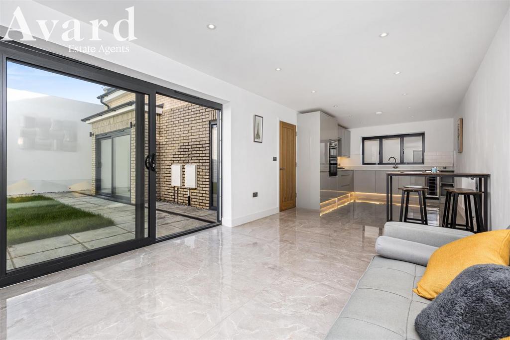 John Street, ShorehamBySea BN43 3 bed detached house £650,000
