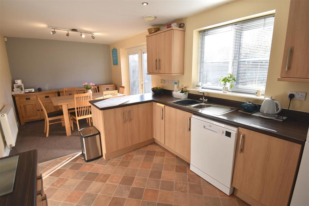 Beech View Drive, Buxton 4 bed detached house for sale £410,000