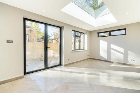 Flat 2, 10 Catherine Road, Surbiton, KT6 4HA